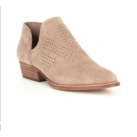 Gianni Bini Perforated Suede Block Heel Booties in Brown Size 6 M Preowned - Picture 1 of 6